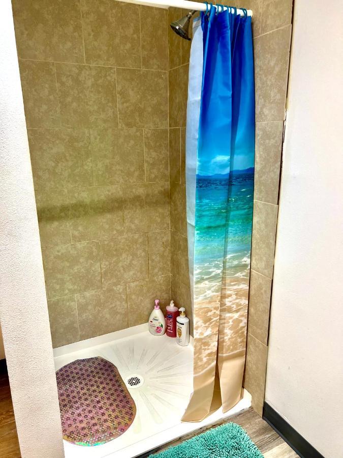 Private Room With Shared Bathroom On The 1St Floor 10 Minutes Walk To University Of Washington سياتل المظهر الخارجي الصورة