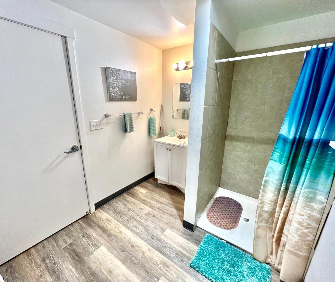 Private Room With Shared Bathroom On The 1St Floor 10 Minutes Walk To University Of Washington سياتل المظهر الخارجي الصورة